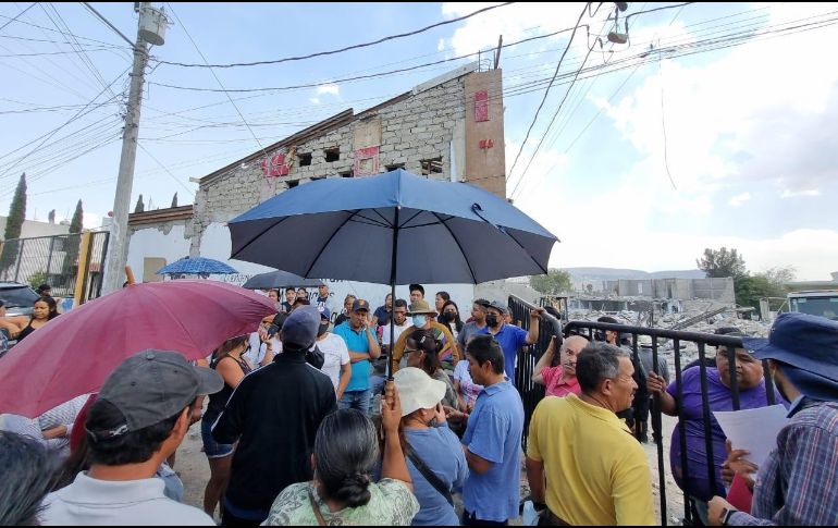 Tras dicha reunión, las y los colonos refirieron que no querían trasladarse al albergue habilitado por el DIF Jalisco por encontrarse en la colonia Felipe Ángeles, en Guadalajara. EL INFORMADOR / G. Gallo