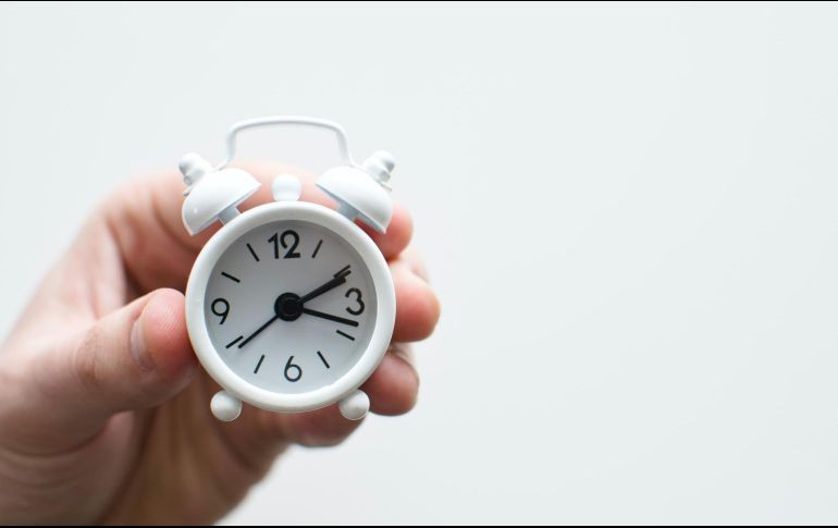 Señalan que no hay elementos suficientes para discutir una eventual cancelación del cambio de horario. ESPECIAL/Photo by Lukas Blazek on Unsplash