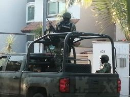 Reportan fuerte presencia militar en Puerto Vallarta tras lo acontecido. ESPECIAL /