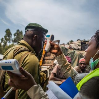 Ébola: La OMS alerta por riesgo tras nuevo brote desde el Congo