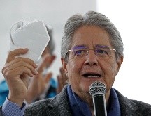 Pedro Castillo Lasso tomó su mascarilla que la tenía a un lado y señaló que 