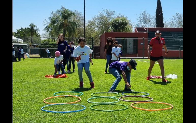 También se dibujaron sonrisas de niñas y niños mientras disfrutaban de juegos de destreza, ajedrez, manualidades y carreras a velocidad. EL INFORMADOR / M. Navarro