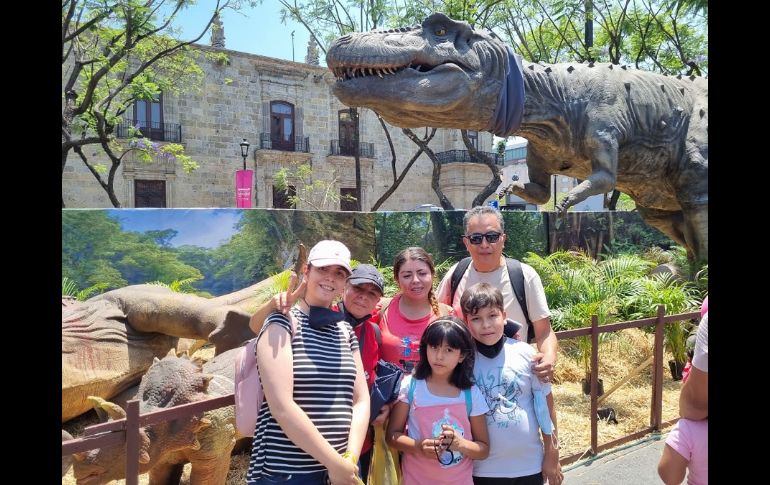 Familias enteras disfrutaron con los más pequeños de una prehistórica muestra que combina lo último en tecnología. EL INFORMADOR/G. Granados