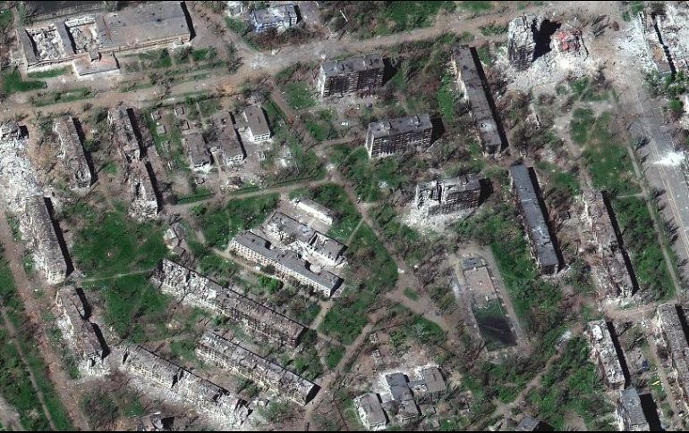 Vista aérea de los daños causados en Mariúpol por los bombardeos rusos. AFP PHOTO/Satellite image Maxar Technologies