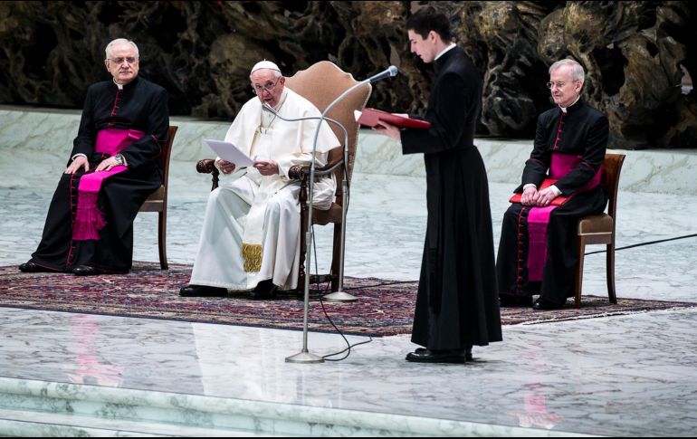 El papa Francisco ha suspendido su agenda algunos días para someterse a pruebas médicas y su salud lo obligó a cambiar algunos ritos durante la pasada Semana Santa. EFE/A. Carconi