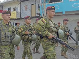 El Ejército realiza la detención de los pandilleros.. EFE/M. Torres