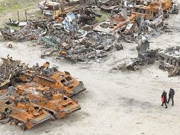 Autoridades ucranianas siguen buscando evidencias del paso del Ejército ruso en las inmediaciones de la ciudad de Bucha. AP/E. Morenatti