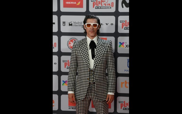 El actor Óscar Jaenada posa a su llegada a la ceremonia de entrega de los Premios Platino, este domingo en el recinto IFEMA de Madrid. EFE/V. Lerena