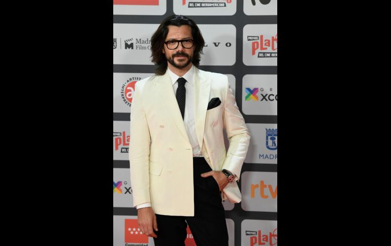 El actor Álvaro Morte posa a su llegada a la ceremonia de entrega de los Premios Platino, este domingo en el recinto IFEMA de Madrid. EFE/V. Lerena