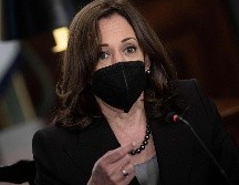 La vicepresidenta de Estados Unidos, Kamala Harris aún usará una máscara en público durante varios días. ESPECIAL