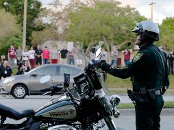 Apuntar con un láser a una aeronave es un delito grave, según la Sección 39A del Código de EE.UU. AP/ARCHIVO