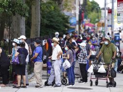 Las personas mayores que están en riesgo de contraer una enfermedad grave deben tomar precauciones adicionales. XINHUA/Archivo