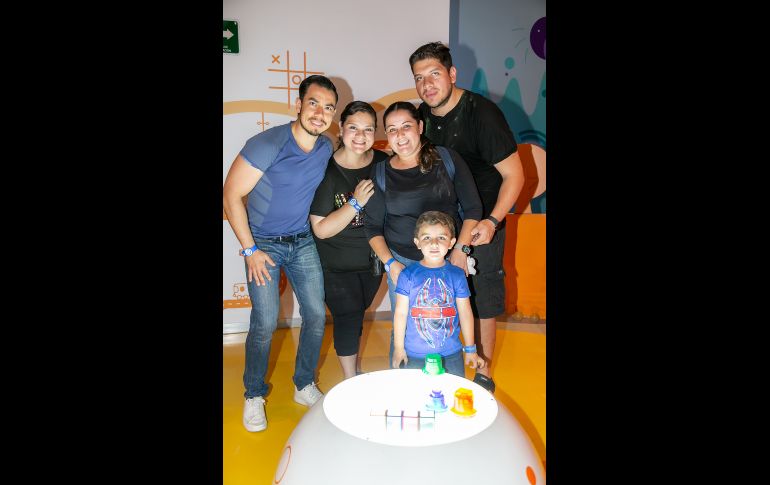 Abraham Murguía,Perla Conchas, Yadira Mendoza, Ricardo Sánchez y Axel Conchas. GENTE BIEN JALISCO/Jorge Soltero