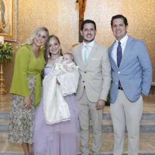 Rafaella Santana recibe el primer sacramento