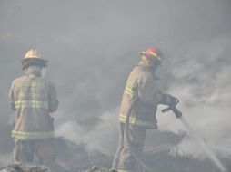 Las condiciones atmosféricas registradas ayer lunes y la madrugada del martes permitieron la acumulación de humo en las zonas aledañas, alertó la Semadet. ESPECIAL / PC Jalisco
