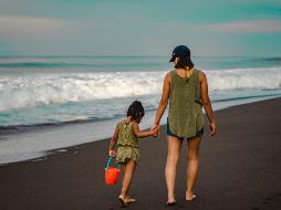 Un buen regalo para mamá es un viaje según su personalidad. ESPECIAL/Photo by Lenin Estrada on Unsplash.