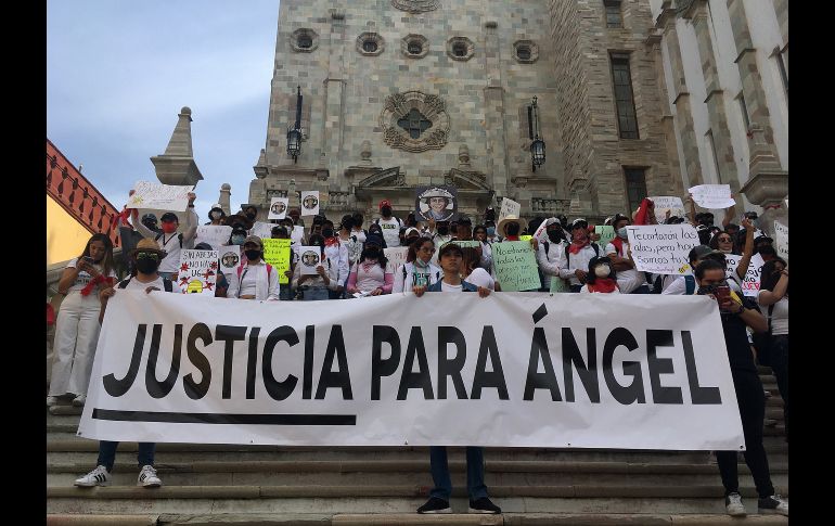 Los universitarios exigieron justicia y que la Guardia Nacional salga de la comunidad El Copal, Irapuato. EFE/E. Guerra