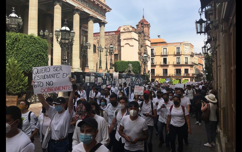 Los universitarios exigieron justicia y que la Guardia Nacional salga de la comunidad El Copal, Irapuato. EFE/E. Guerra