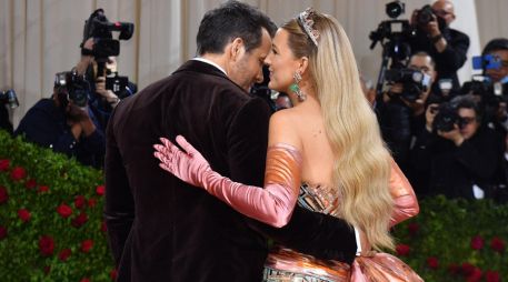 Blake Lively y Ryan Reynolds fueron anfitriones en la Met Gala 2022. AFP/ Angela Weiss