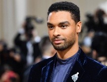 Regé-Jean Page asistió a la Met Gala 2022 en un traje firmado por Giorgio Armani. AFP/ Angela Weiss