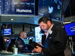 Al término de las operaciones en la Bolsa de Nueva York, el Dow Jones progresó 932.27 puntos, hasta 34 mil 061.06 unidades. AP/C. Crow