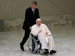 El Pontífice emplea por primera vez una silla de ruedas en público para asistir a un encuentro con monjas y superiores religiosas de todo el mundo que se reúnen en Roma. AP / A. Tarantino