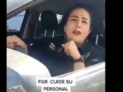 La FGR inició una investigación tras la difusión de videos de una mujer que amenaza a un hombre. ESPECIAL