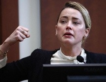 Amber Heard declaró algo muy fuerte este día, pues mencionó que su expareja la agredió sexualmente con una botella de licor durante un ataque de ira que fue ocasionado por el alcohol. AFP / J. Lo