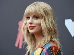 Taylor Swift continúa reversionando sus canciones con 