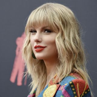 Taylor Swift lanza nueva versión de su canción "This love"
