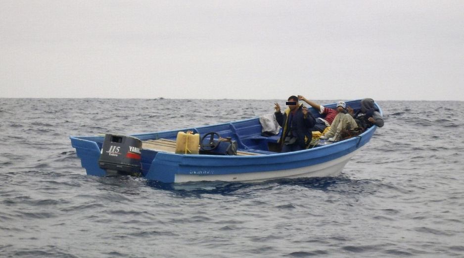 Elementos de la Secretaría de Marina (Semar) detectaron dos embarcaciones menores al sur del puerto Lázaro Cárdenas, Michoacán; la primera con cinco tripulantes a bordo y la segunda con tres. EFE / ARCHIVO