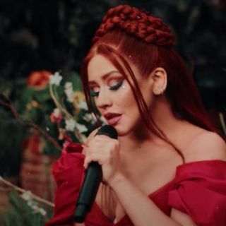 Christina Aguilera: La cantante contesta con “La Reina” al clásico “El Rey” de Vicente Fernández