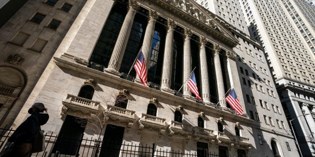 Wall Street, en su peor momento, cierra en rojo y Dow Jones baja un 0. ...