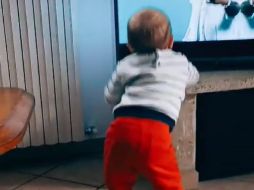 En un principio el menor no sabía que estaba siendo grabado por su madre, al momento de percatarse le muestra una gran sonrisa. ESPECIAL