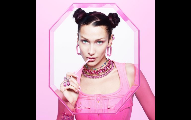 Bella Hadid es el nuevo rostro de la campaña Swarovski. ESPECIAL/CORTESÍA SWAROVSKI.