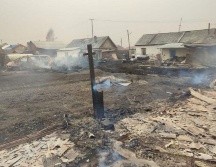La lucha contra el fuego sólo puede realizarse por tierra, sin el uso de aviones, debido a los fuertes vientos que hay en la zona. AFP/Ministerio de Emergencias de Rusia