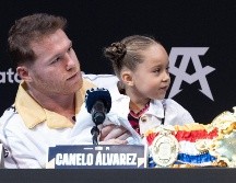 En la conferencia de prensa previa a su combate con Bivol, Canelo estuvo acompañado de María Fernanda, su hija. EFE/ARCHIVO