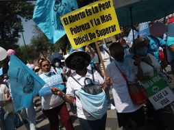 La manifestación ocurre mientras el debate del aborto en Estados Unidos tiene réplicas en Latinoamérica. EFE/S. Gutiérrez