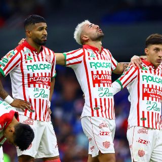 Aficionados de Necaxa protagonizan pelea con la Policía (VIDEO)