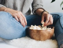 Este 10 de mayo consiente a mamá con su comida favorita y una tarde de películas. ESPECIAL/Photo by Mc Jefferson Agloro on Unsplash.