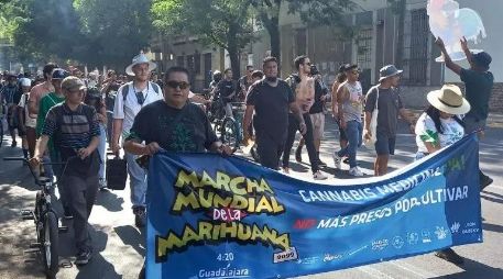 Alrededor de 100 personas participaron en la Marcha Mundial realizada en las calles de la ciudad. ESPECIAL