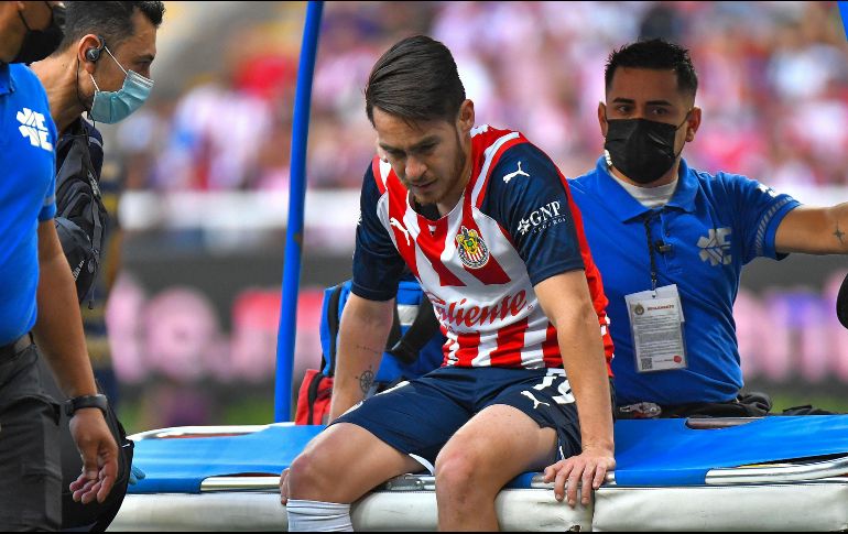 El mediocampista del Guadalajara tuvo un impacto fuerte con el portero de la UNAM, Alfredo Talavera. IMAGO7