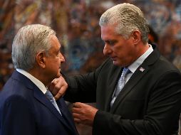López Obrador recibió condecoraciones en Cuba por el respeto que se tiene al pueblo de México y al país que consideran, dice, el hermano mayor. AP / Y. Lage