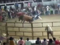 En el video se puede ver como los compañeros de Eduardo 