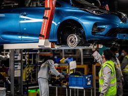 El número de automóviles fabricados en México fue de 251 mil 547 unidades en abril, unas 18 mil unidades menos que en el mismo mes de hace un año. AFP/M. Bureu