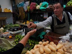 La canasta de consumo mínimo, conformada por 176 productos y servicios, presentó un encarecimiento de 0.44% mensual y de 8.31% interanual. AP/F. Llano