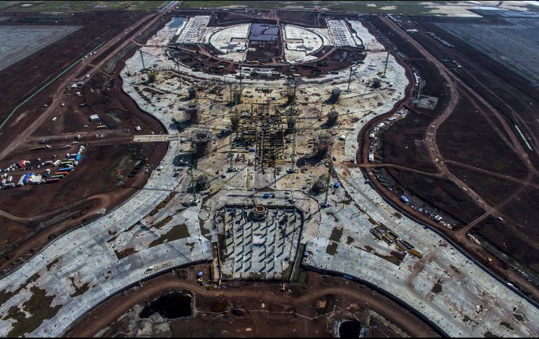López Obrador afirma que cuando se buscaba construir el nuevo aeropuerto en Texcoco, quienes hicieron los estudios del manejo del espacio aéreo 
