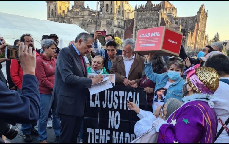 Las manifestantes fueron recibidas por el secretario de Gobernación, Adán Augusto López Hernández y otros funcionarios. TWITTER / @movNDmx