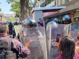 Ayer se registró un enfrentamiento entre policías antimotines y pepenadores que dejó 67 detenidos y siete lesionados. EL INFORMADOR / ARCHIVO