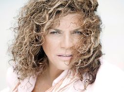 Denisse de Kalafe es la encargada de interpretar el ya considerado 